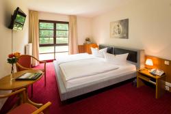   double bed room with a watterbed inclusive buffet breakfast 